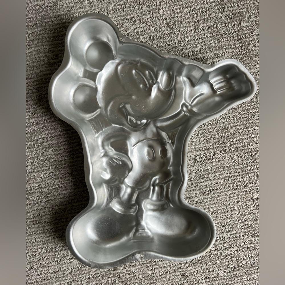 Disney Mickey Mouse Wilton Cake Pan - Picture 1 of 5